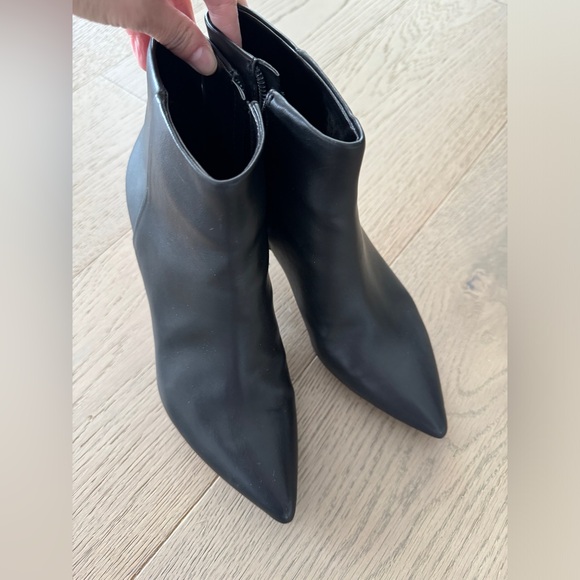 like new Nine West black ankle boots - Picture 2 of 8